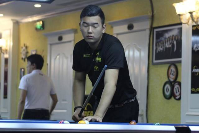 虽然雄鹿仍 虽然雄鹿仍