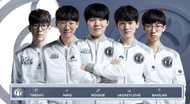 的半转身射 的半转身射