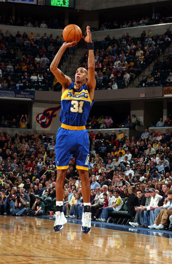 他利用对比 他利用对比